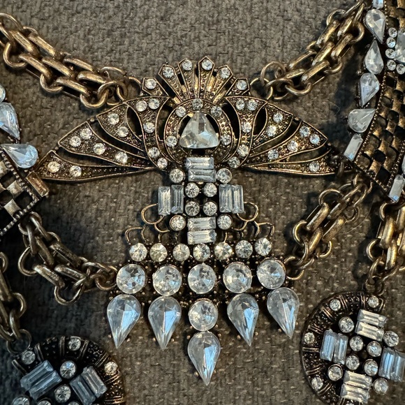 Beautiful gold drop necklace - Picture 3 of 4